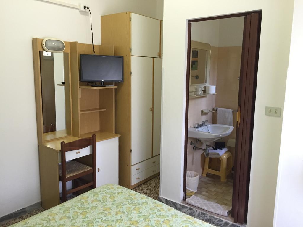 Hotel Toledo リミニ 部屋 写真