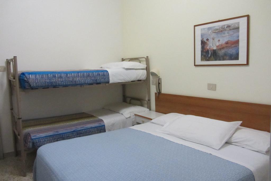Hotel Toledo リミニ 部屋 写真