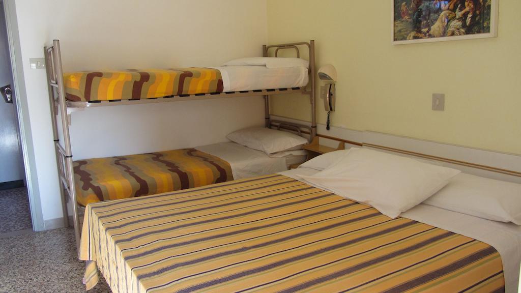 Hotel Toledo リミニ 部屋 写真