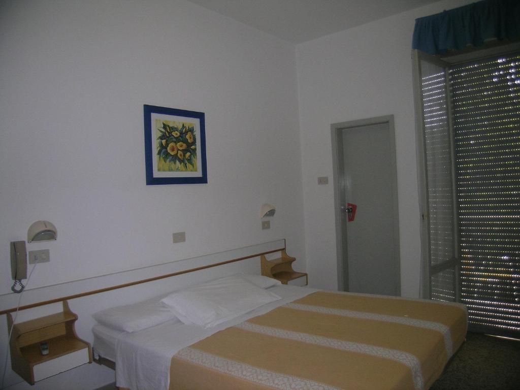 Hotel Toledo リミニ エクステリア 写真